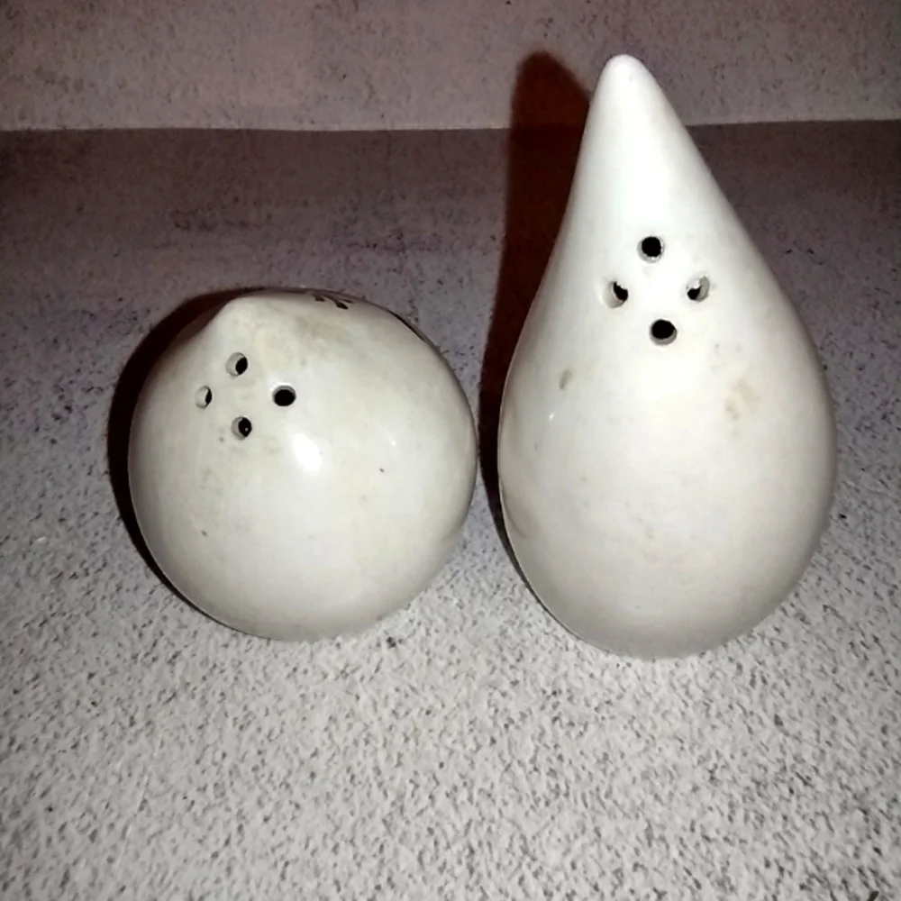 Vintage DRIP & DROP salt and pepper set